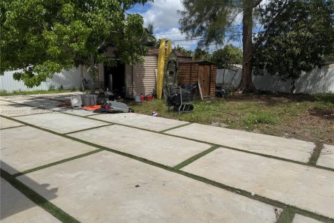 Villa ou maison à vendre à North Miami, Floride: 2 chambres, 117.06 m2 № 2069189 - photo 10