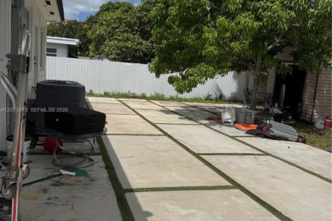 Villa ou maison à vendre à North Miami, Floride: 2 chambres, 117.06 m2 № 2069189 - photo 11