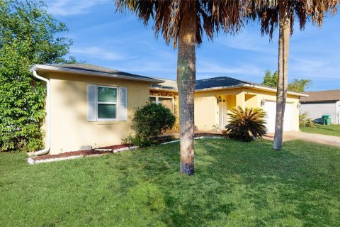 House in Ocala, Florida 3 bedrooms, 154.12 sq.m. № 1819507 - photo 2