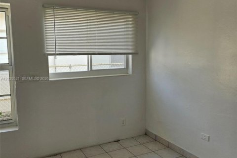 House in Hallandale Beach, Florida 2 bedrooms, 285.77 sq.m. № 2153767 - photo 26