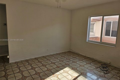 House in Hallandale Beach, Florida 2 bedrooms, 285.77 sq.m. № 2153767 - photo 13