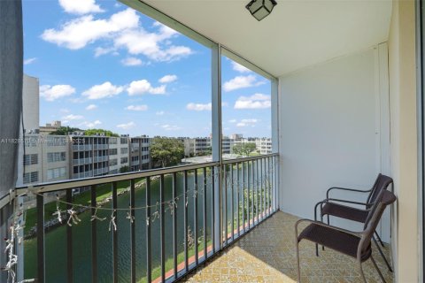 Condominio en venta en Miami, Florida, 1 dormitorio, 63.73 m2 № 1801068 - foto 9