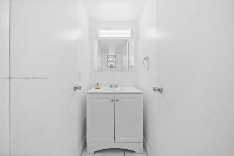 Condominio en venta en Miami, Florida, 1 dormitorio, 63.73 m2 № 1801068 - foto 5