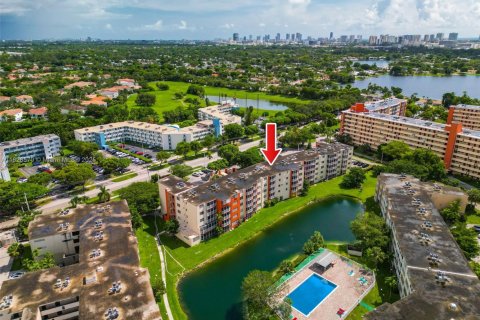Condominio en venta en Miami, Florida, 1 dormitorio, 63.73 m2 № 1801068 - foto 15