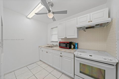 Condominio en venta en Miami, Florida, 1 dormitorio, 63.73 m2 № 1801068 - foto 6