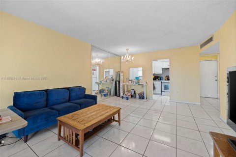 Condominio en venta en Miami, Florida, 1 dormitorio, 63.73 m2 № 1801068 - foto 10