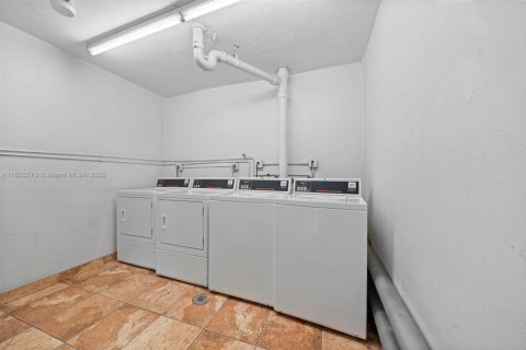 Condominio en venta en Miami, Florida, 1 dormitorio, 63.73 m2 № 1801068 - foto 12