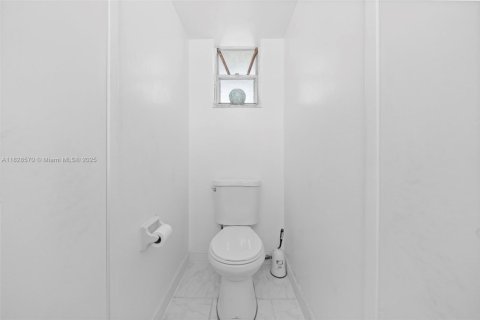 Condominio en venta en Miami, Florida, 1 dormitorio, 63.73 m2 № 1801068 - foto 4