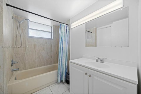 Condominio en venta en Miami, Florida, 1 dormitorio, 63.73 m2 № 1801068 - foto 3