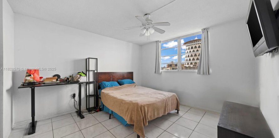 Condominio en Miami, Florida, 1 dormitorio № 1801068