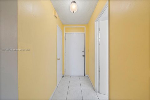 Condominio en venta en Miami, Florida, 1 dormitorio, 63.73 m2 № 1801068 - foto 11