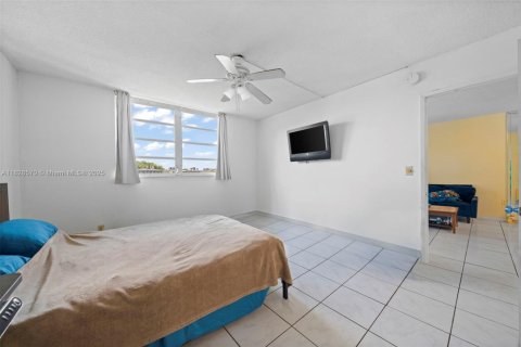 Condominio en venta en Miami, Florida, 1 dormitorio, 63.73 m2 № 1801068 - foto 2