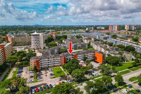 Condominio en venta en Miami, Florida, 1 dormitorio, 63.73 m2 № 1801068 - foto 16