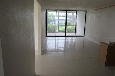 Immobilier commercial à vendre à Tampa, Floride: 2921.78 m2 № 1555513 - photo 8