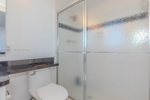 Condo in Hallandale Beach, Florida, 2 bedrooms  № 2086619 - photo 28