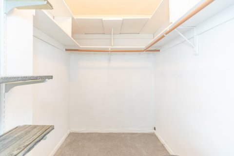 Condo in Hallandale Beach, Florida, 2 bedrooms  № 2086619 - photo 29