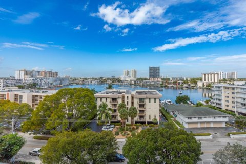 Condo in Hallandale Beach, Florida, 2 bedrooms № 2086619
