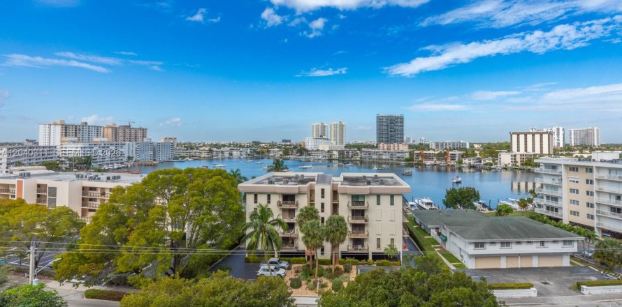 Condo in Hallandale Beach, Florida, 2 bedrooms  № 2086619