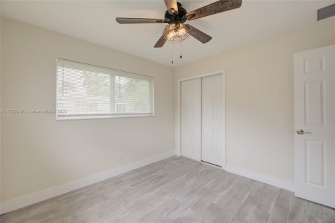 House in Hollywood, Florida 3 bedrooms, 153.66 sq.m. № 1740074 - photo 18