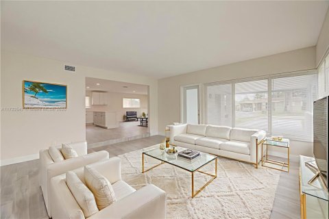 House in Hollywood, Florida 3 bedrooms, 153.66 sq.m. № 1740074 - photo 10