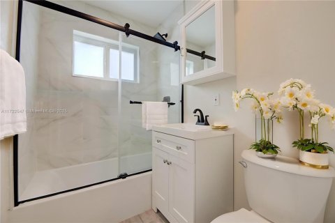 House in Hollywood, Florida 3 bedrooms, 153.66 sq.m. № 1740074 - photo 8
