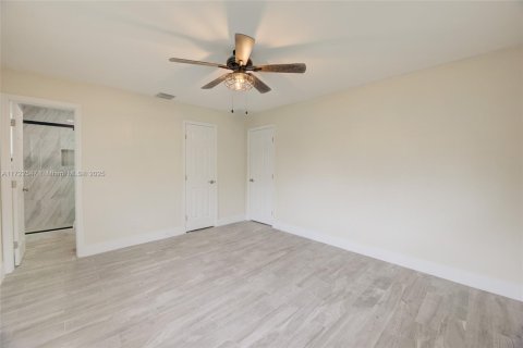 House in Hollywood, Florida 3 bedrooms, 153.66 sq.m. № 1740074 - photo 14