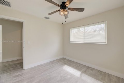 House in Hollywood, Florida 3 bedrooms, 153.66 sq.m. № 1740074 - photo 20