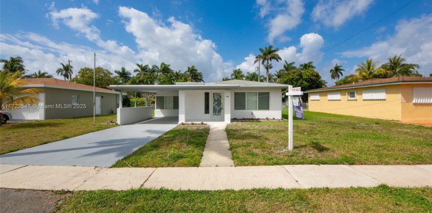 House in Hollywood, Florida 3 bedrooms, 153.66 sq.m. № 1740074