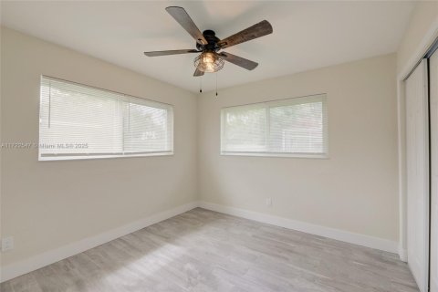 House in Hollywood, Florida 3 bedrooms, 153.66 sq.m. № 1740074 - photo 17