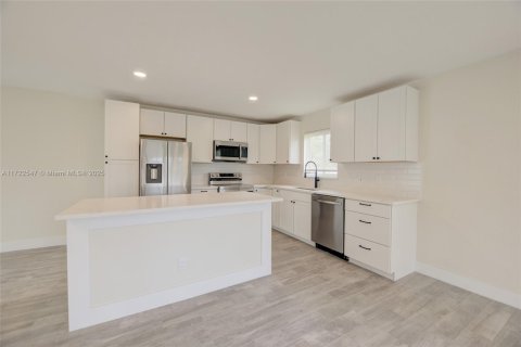 House in Hollywood, Florida 3 bedrooms, 153.66 sq.m. № 1740074 - photo 5