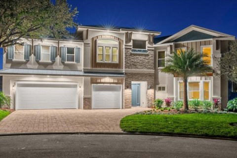 House in Ponce Inlet, Florida 4 bedrooms, 294.69 sq.m. № 1516772 - photo 1