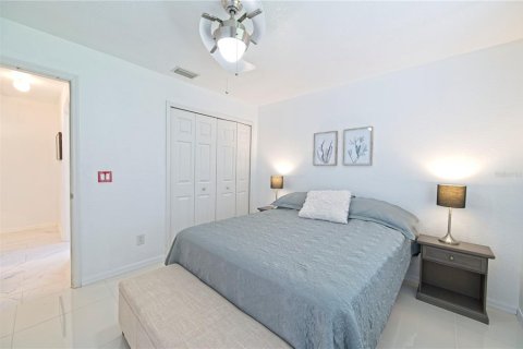 House in North Port, Florida 3 bedrooms, 113.9 sq.m. № 2123444 - photo 22