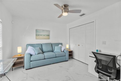 House in North Port, Florida 3 bedrooms, 113.9 sq.m. № 2123444 - photo 12