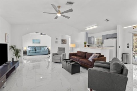 House in North Port, Florida 3 bedrooms, 113.9 sq.m. № 2123444 - photo 3