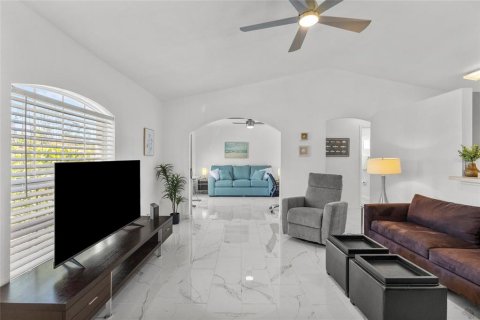 House in North Port, Florida 3 bedrooms, 113.9 sq.m. № 2123444 - photo 6