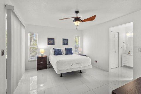 House in North Port, Florida 3 bedrooms, 113.9 sq.m. № 2123444 - photo 16