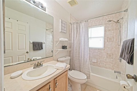 House in North Port, Florida 3 bedrooms, 113.9 sq.m. № 2123444 - photo 24