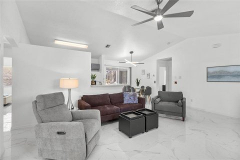 House in North Port, Florida 3 bedrooms, 113.9 sq.m. № 2123444 - photo 9