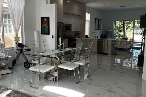 House in Pembroke Pines, Florida 3 bedrooms, 176.51 sq.m. № 1957224 - photo 9