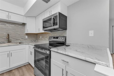 Condominio en venta en Port Charlotte, Florida, 2 dormitorios, 85.38 m2 № 2116536 - foto 12