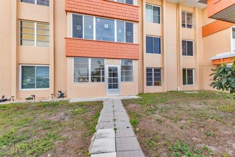 Condominio en venta en Port Charlotte, Florida, 2 dormitorios, 85.38 m2 № 2116536 - foto 25
