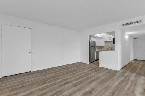 Condominio en venta en Port Charlotte, Florida, 2 dormitorios, 85.38 m2 № 2116536 - foto 8