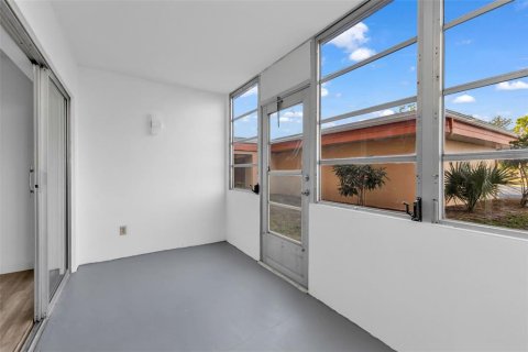 Condominio en venta en Port Charlotte, Florida, 2 dormitorios, 85.38 m2 № 2116536 - foto 15