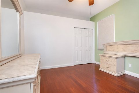 House in Valrico, Florida 5 bedrooms, 287.16 sq.m. № 2198887 - photo 22