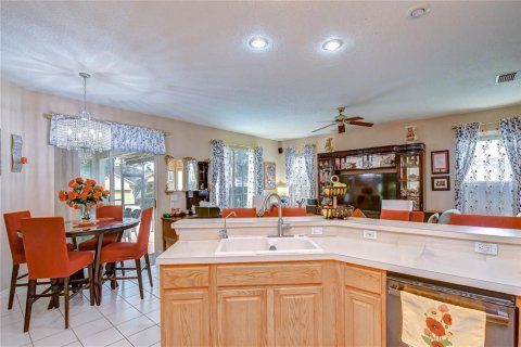 House in Valrico, Florida 5 bedrooms, 287.16 sq.m. № 2198887 - photo 10