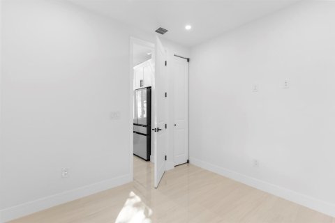 Townhouse in Fort Lauderdale, Florida 4 bedrooms, 168.25 sq.m. № 2078398 - photo 28