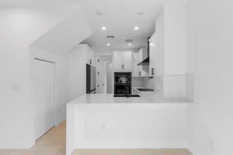 Townhouse in Fort Lauderdale, Florida 4 bedrooms, 168.25 sq.m. № 2078398 - photo 16