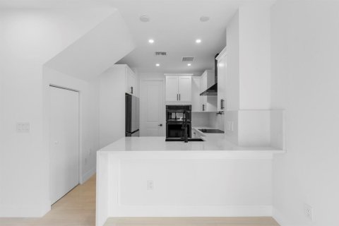 Townhouse in Fort Lauderdale, Florida 4 bedrooms, 168.25 sq.m. № 2078398 - photo 15
