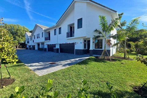 Townhouse in Fort Lauderdale, Florida 4 bedrooms, 168.25 sq.m. № 2078398 - photo 3