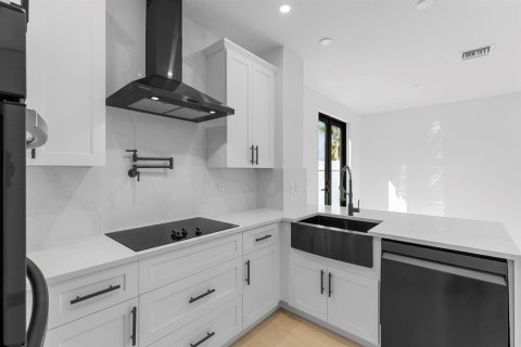 Townhouse in Fort Lauderdale, Florida 4 bedrooms, 168.25 sq.m. № 2078398 - photo 19
